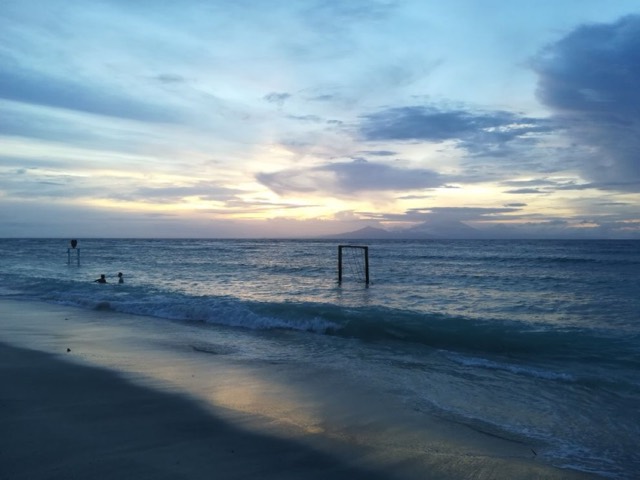 Gili boys bar, 8° 20'S 8° 20'W